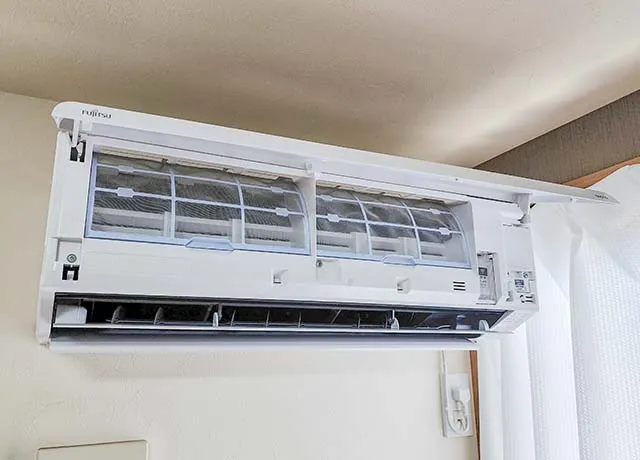 壁掛けエアコン（お掃除機能付き）